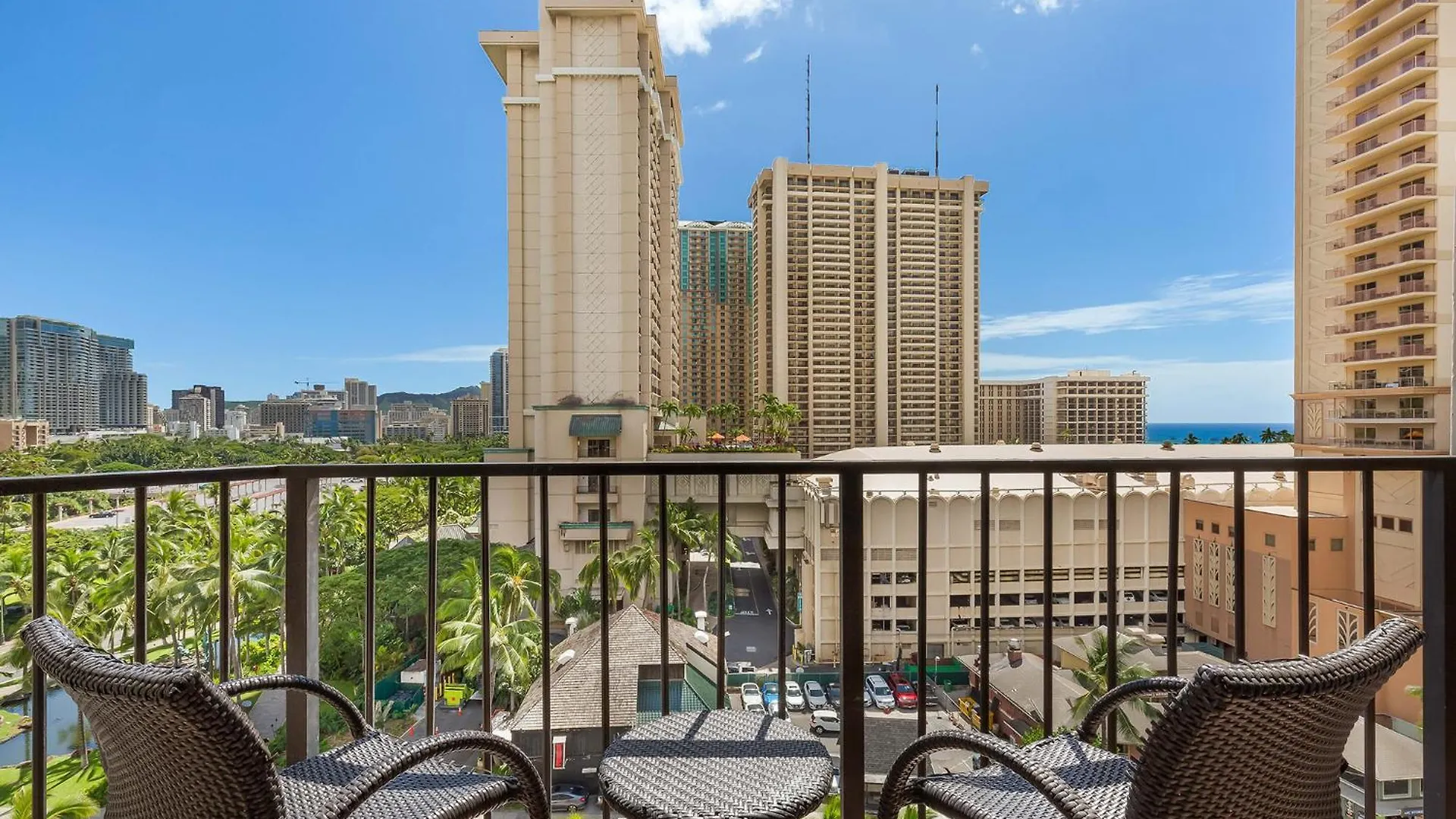 Palms At Waikiki Aparthotel Χονολουλού